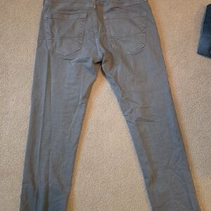 Hollister Slim Straight Jeans in Gray